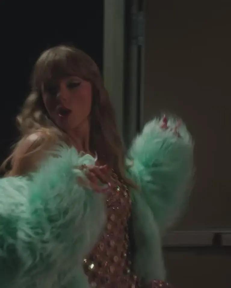 Mint Green Faux Fur Cropped Coat with Shaggy Texture – The Life Of A Showgirl Collection